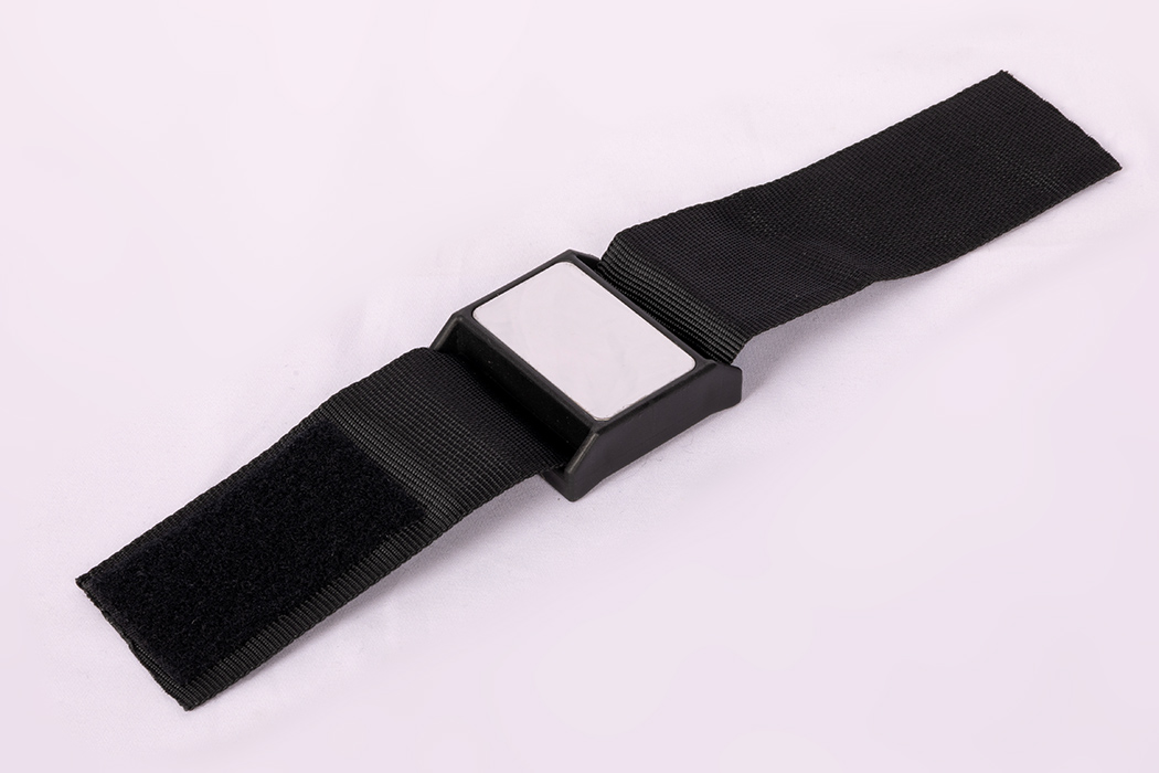 Magnetic strap