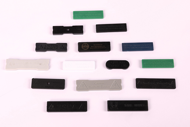 Plastic magnetic badge (5)